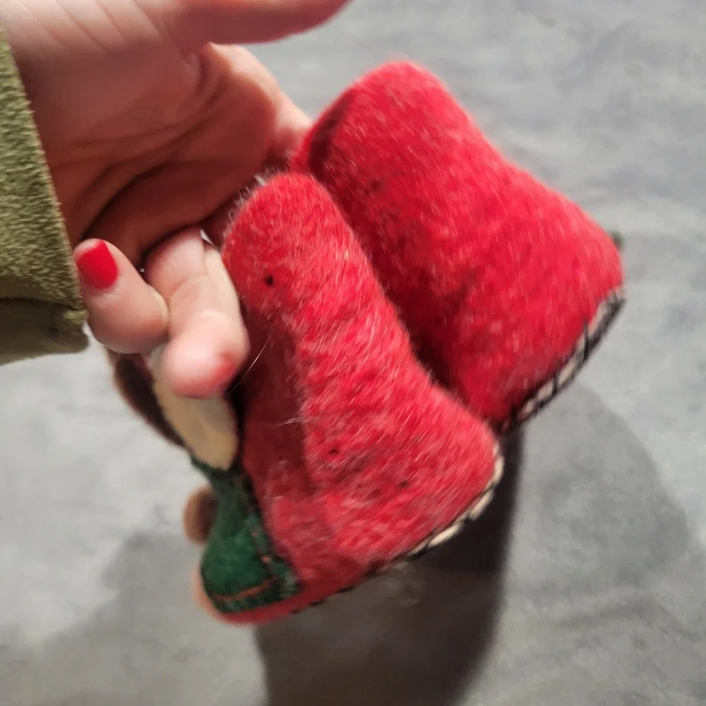 Seasons of Cannon Falls Reindeer Felted Wool Slippers Red Green Christmas Nepal‎